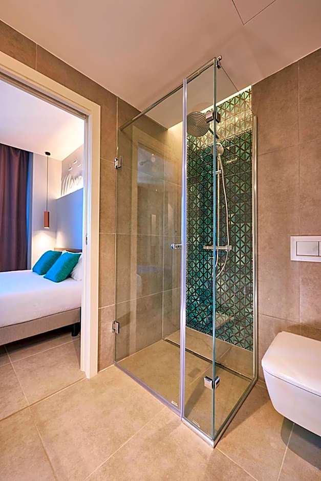 M Suite Hotel