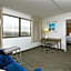La Quinta Inn & Suites by Wyndham Secaucus Meadowlands