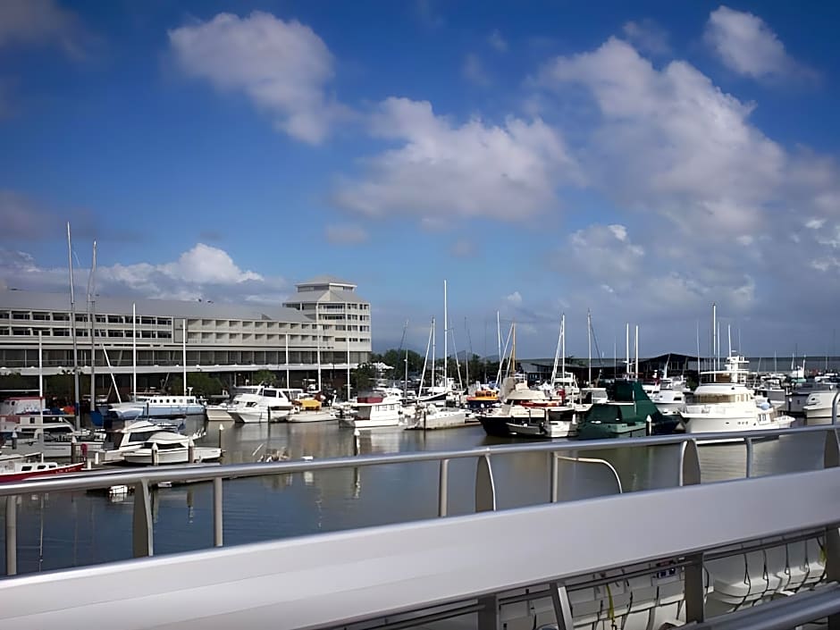 Cairns Holiday Lodge