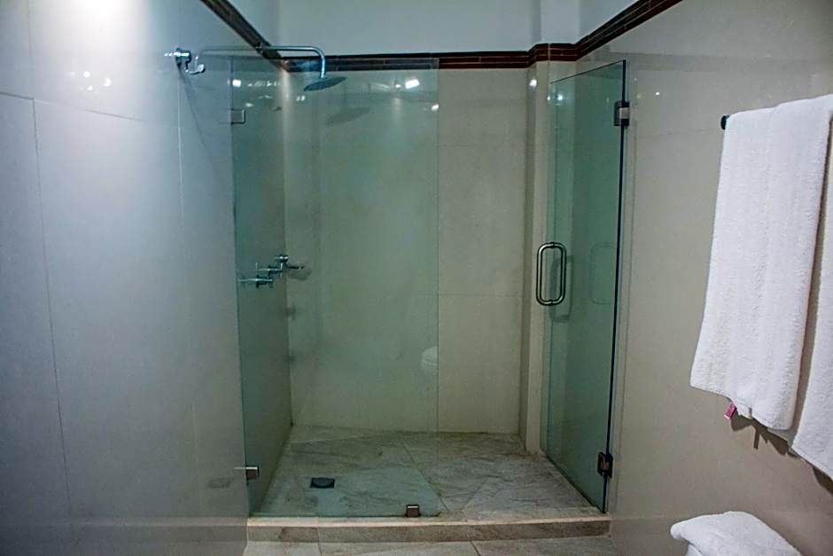 LA LOMA SUITES