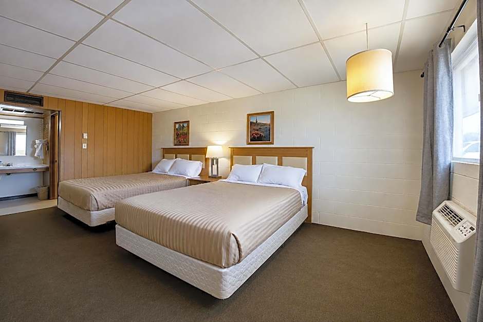 First Inn By OYO Quinter Hwy 70