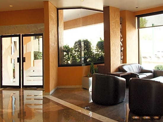 Porto Novo Hotel & Suites