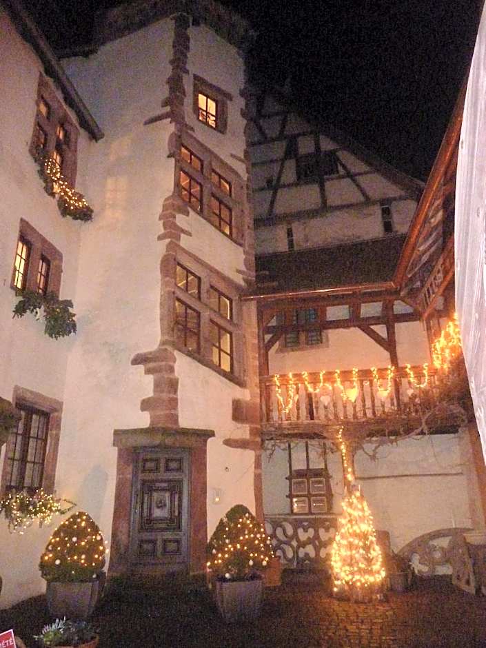 ADRIHOF à Riquewihr, Cour de l'Abbaye d'Autrey