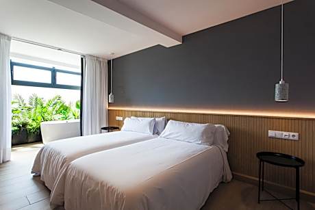 Premium Double Room with Bath Exenta