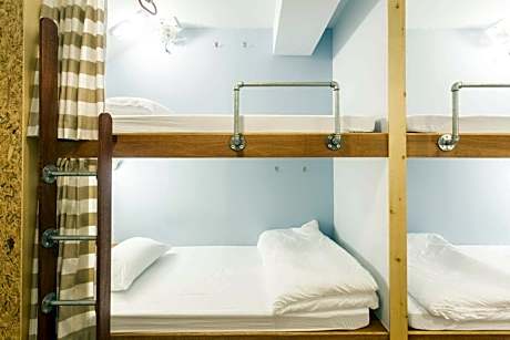 Bed in 4-Bed Mixed Dormitory Room