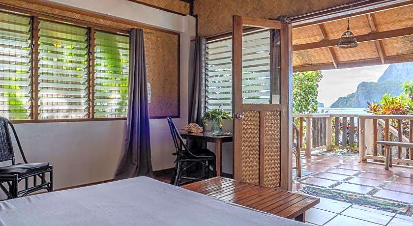 Golden Monkey Beach Hotel