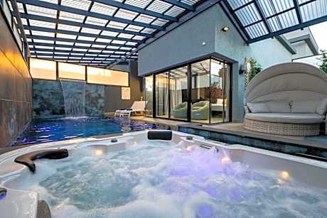 Naomi Boutique Suites
