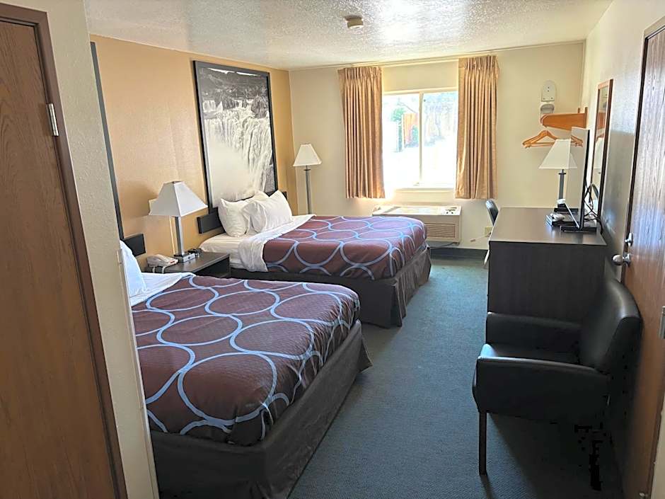 Super 8 by Wyndham Rexburg