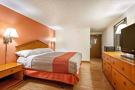 1 KING BED | NON-SMOKING, MICFRIDGE