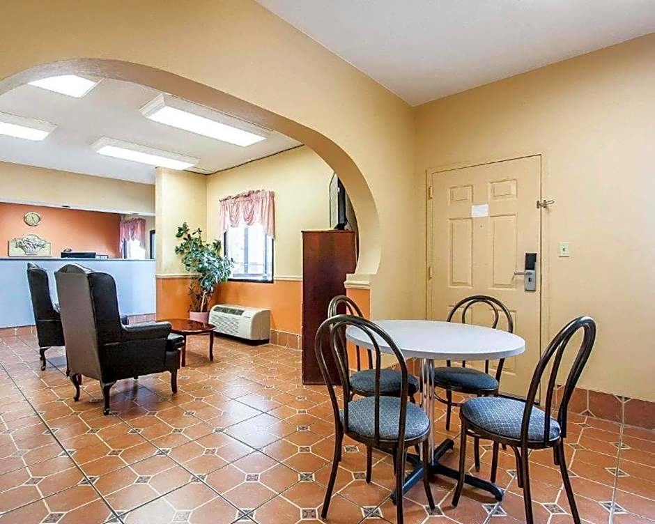 Econo Lodge Inn & Suites Tuscaloosa I-20