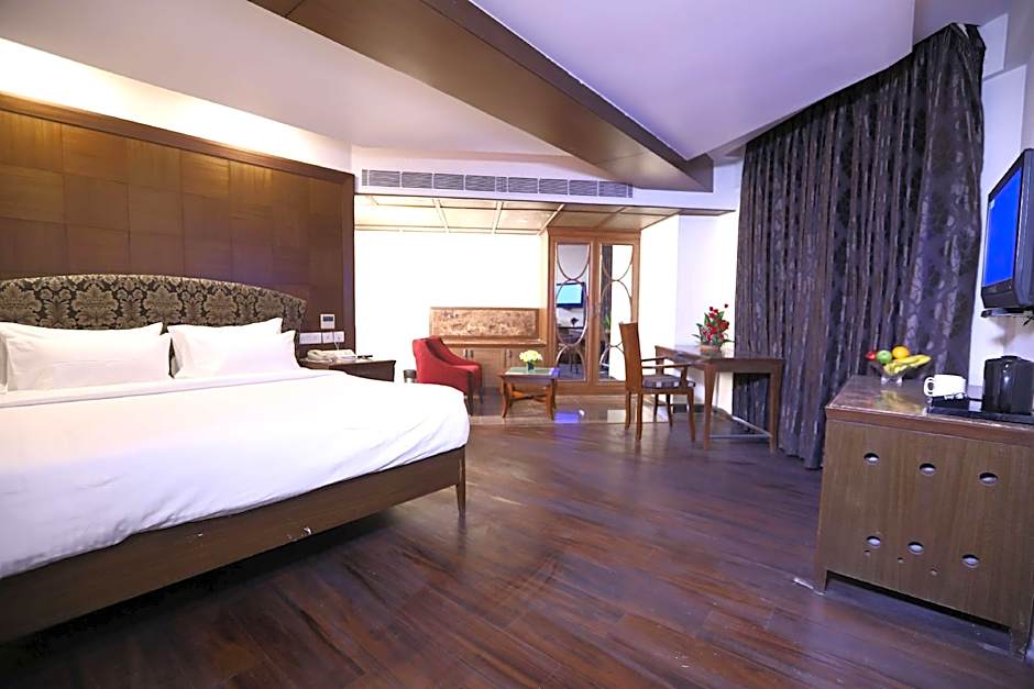 Photo 1 of 4 of Club 2 Twin Beds, City View