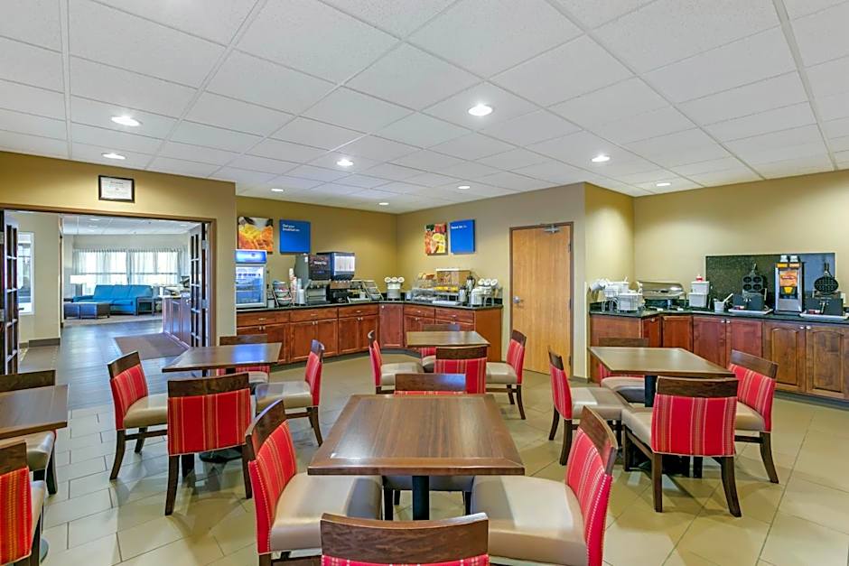 Comfort Inn & Suites Near University of Wyoming