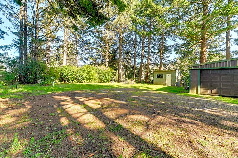 Cozy Coos Bay Retreat with On-Site Creek and Fishing!