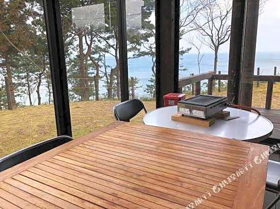 Heart Land Hills in Noto 37 Trailer House Sho