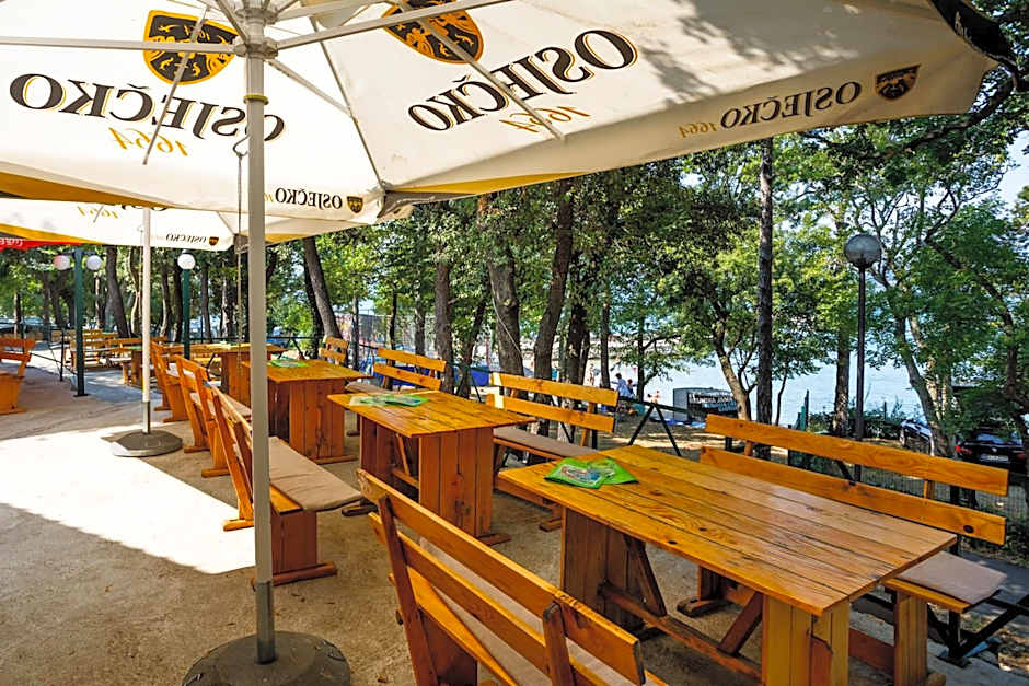 Holiday Homes Oštro