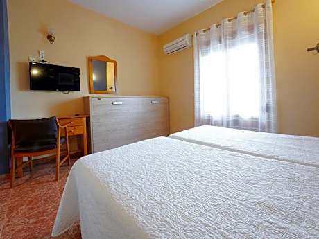 Triple Room (3 Adults)