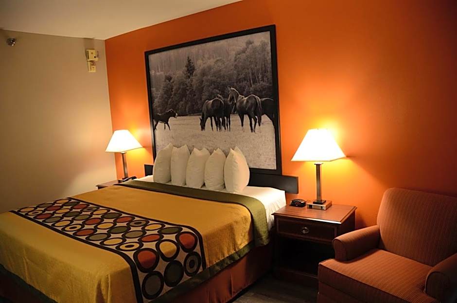Super 8 by Wyndham Louisville/Expo Center