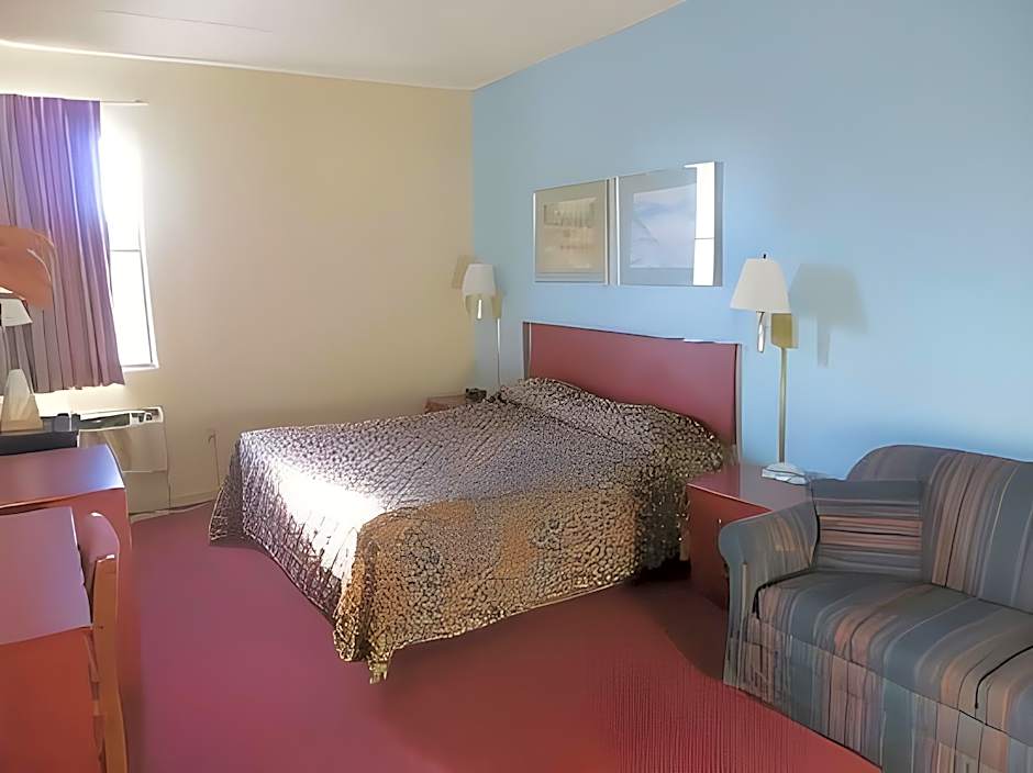 Super 8 by Wyndham Knoxville Downtown Area