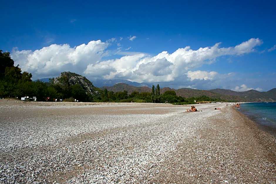 Canada Hotel & Bungalows