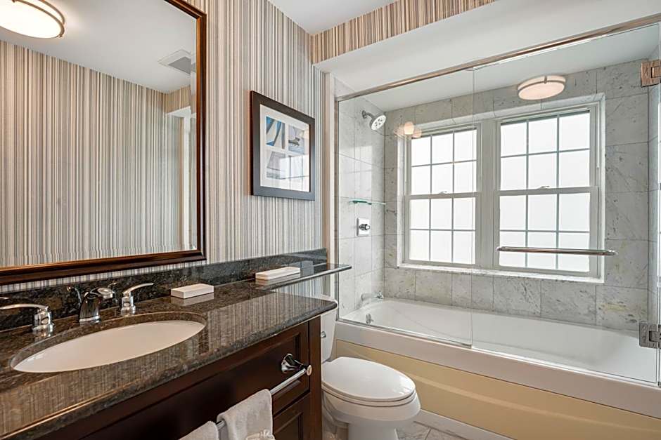 Newport Beach Hotel And Suites