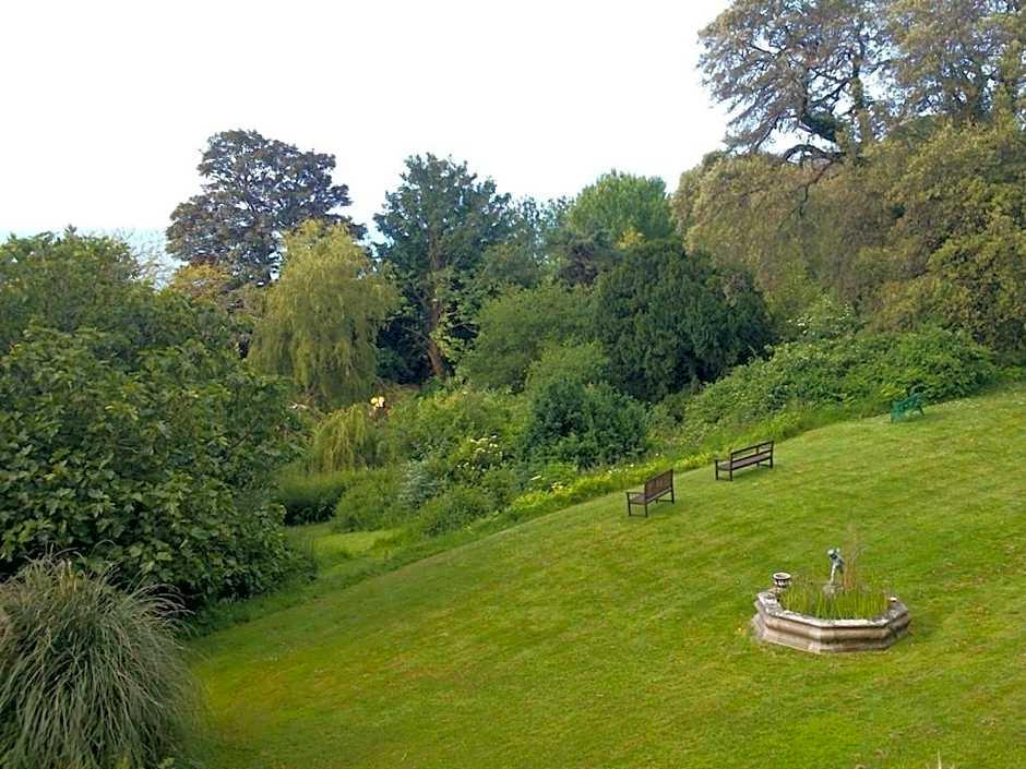 Lisle Combe
