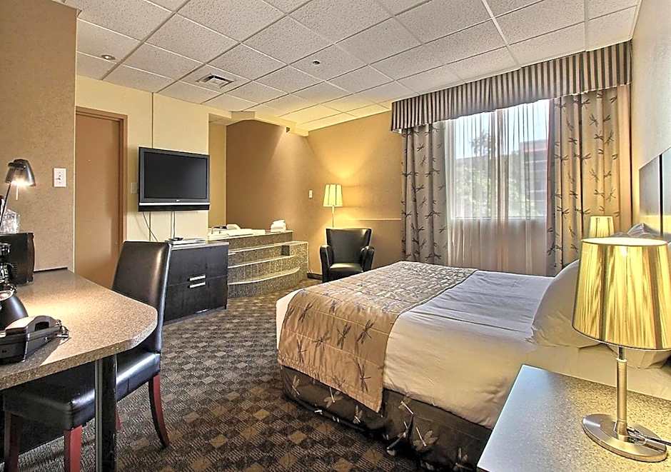 Photo 1 of 2 of Junior 1 King Bed Suite, Hot Tub