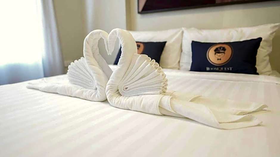 RQ Bangkok Sukhumvit 107 by Collection O