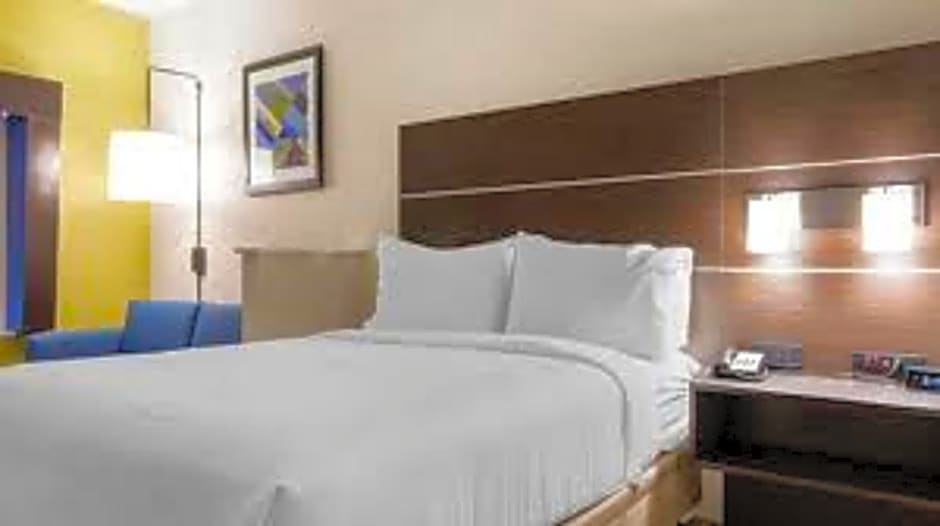 Holiday Inn Express Mccomb Hotel