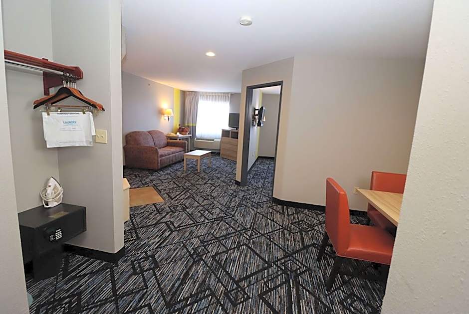 Super 8 by Wyndham Perryville