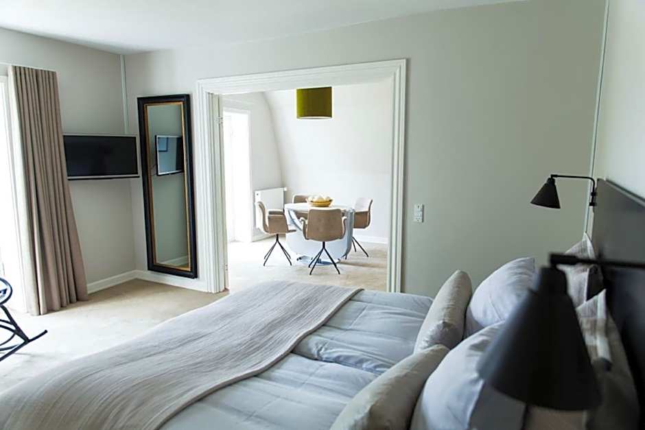 Photo 1 of 8 of Suite