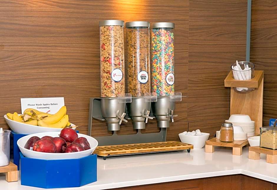 Holiday Inn Express Hotel & Suites Madison By IHG