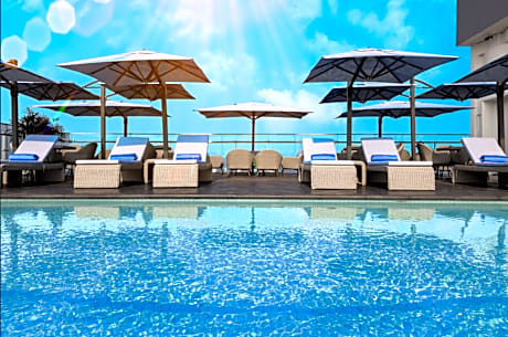 Wink Hotel Tuy Hoa Beach - Full 24hrs stay & Rooftop Pool Bar