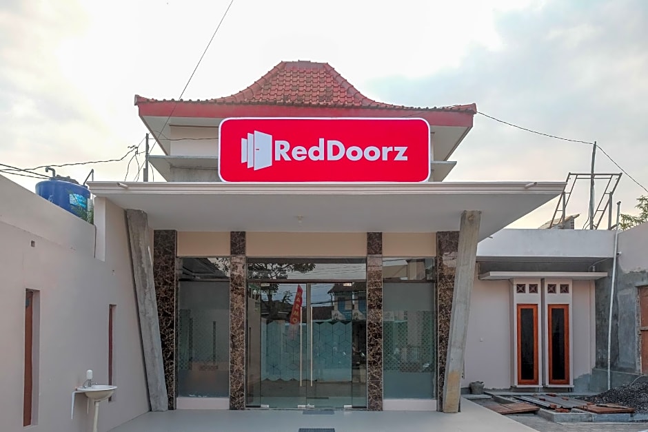 RedDoorz Syariah near Alun Alun Temanggung
