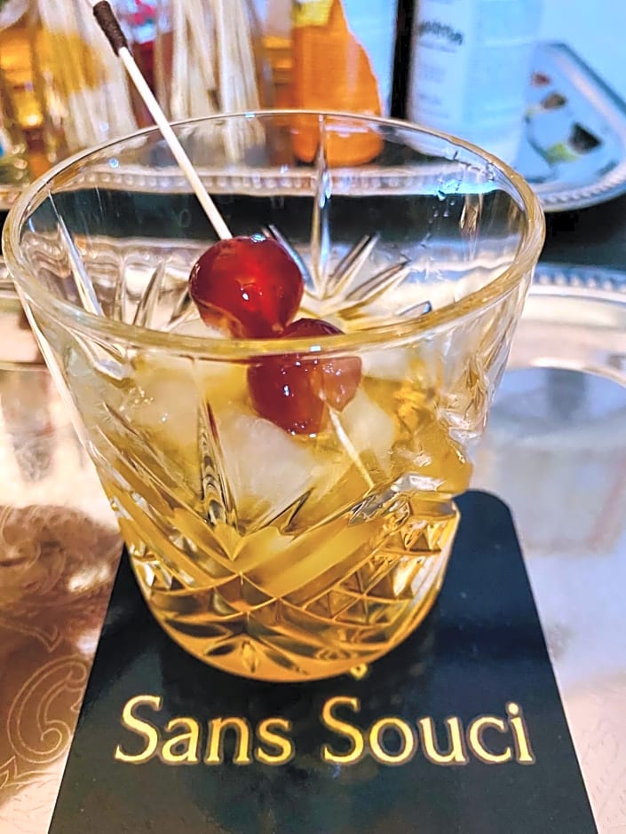 Sans Souci Bed and Breakfast Luxe Heated Pool and Restaurant