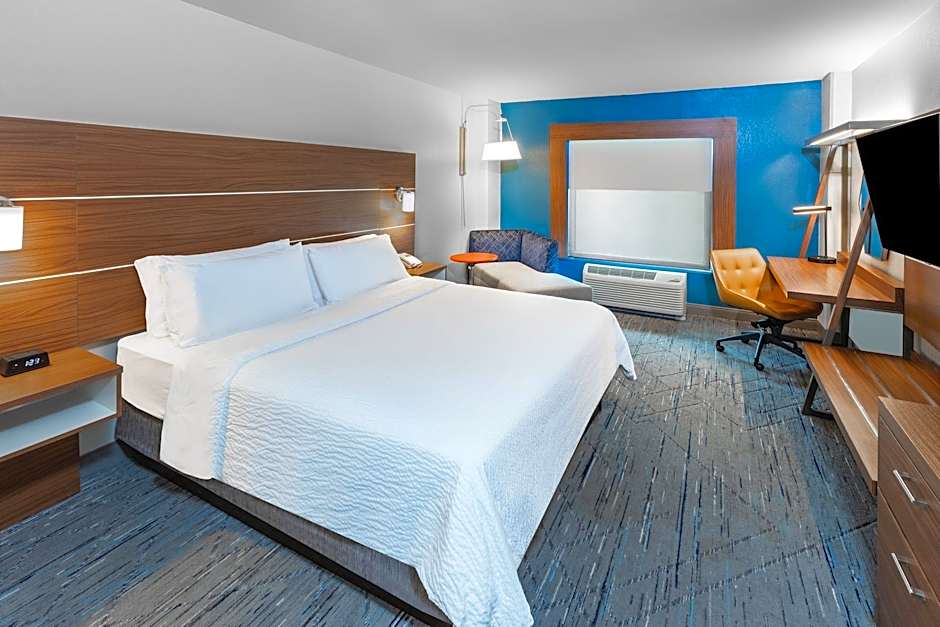 Photo 1 of 6 of Standard 1 King Bed, Hearing Accessible, Bathtub
