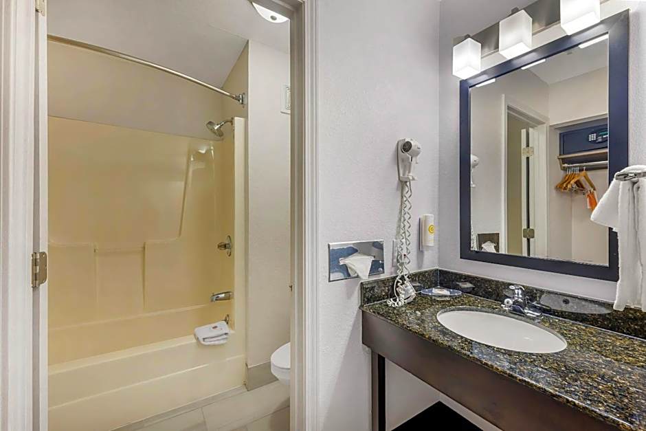 Comfort Inn Bourbonnais Near I-57