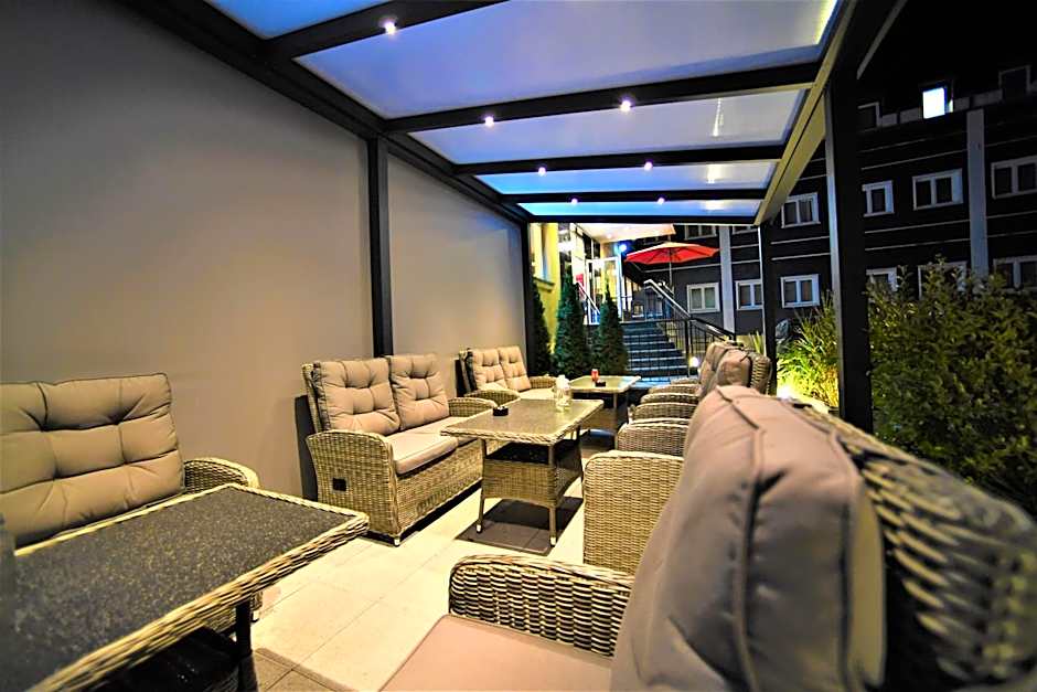 Ascot Hotel