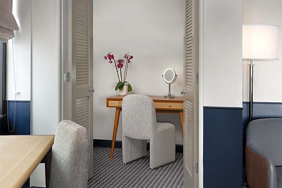 Hilton Orrington / Evanston