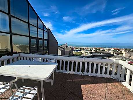 One-Bedroom Apartment with Sea View and Balcony