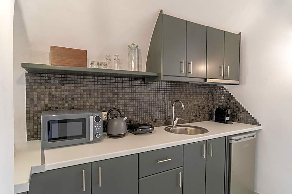 Evanthia Best View Thirassia Island Hotel