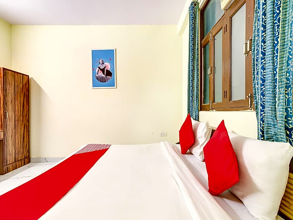 Hotel O Vishwakarma Palace