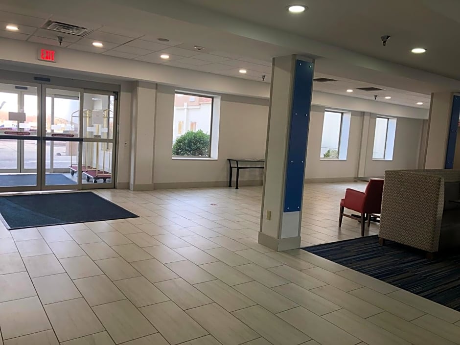 Holiday Inn Express and Suites Pittsburgh West Mifflin By IHG
