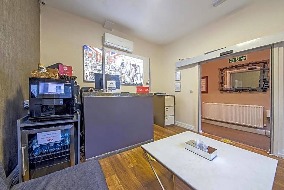 OYO Townhouse 30 Sussex Hotel