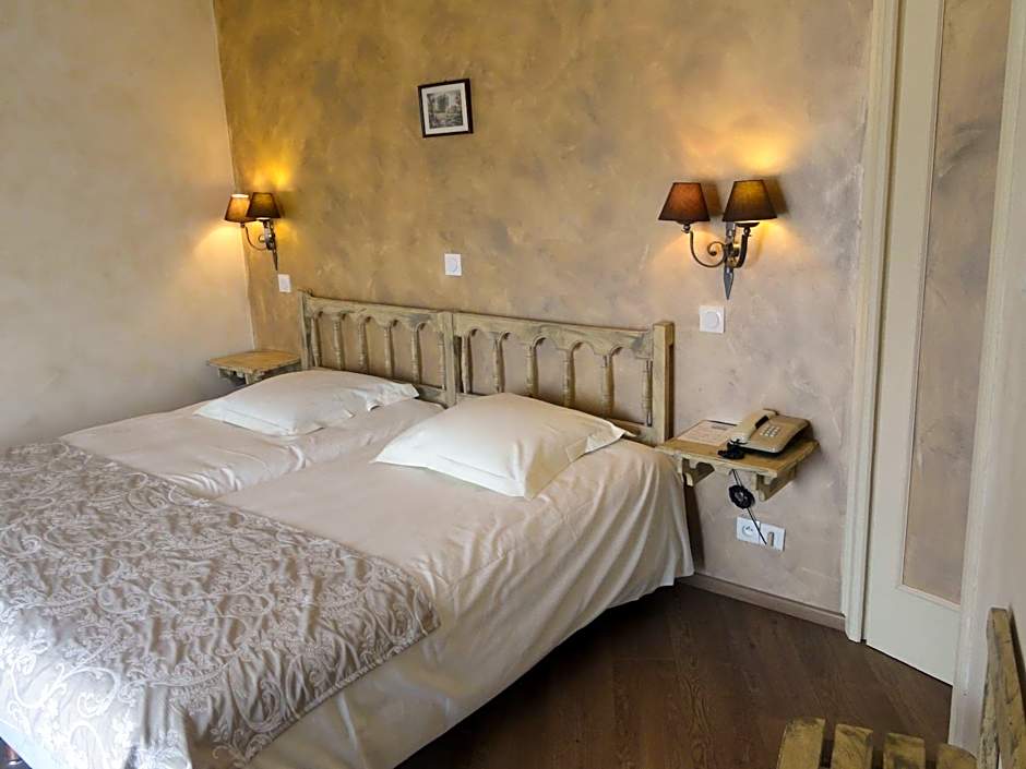 Hotel Restaurant Planes