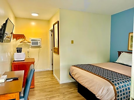 Economy Single Queen on 2nd Floor