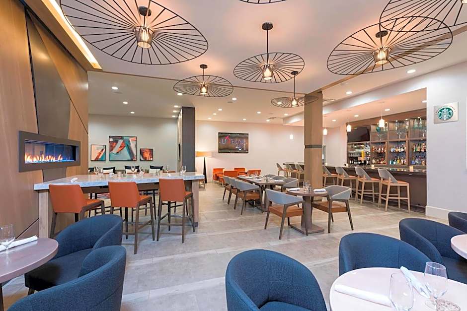 Sonesta Hotel Grand Rapids Airport