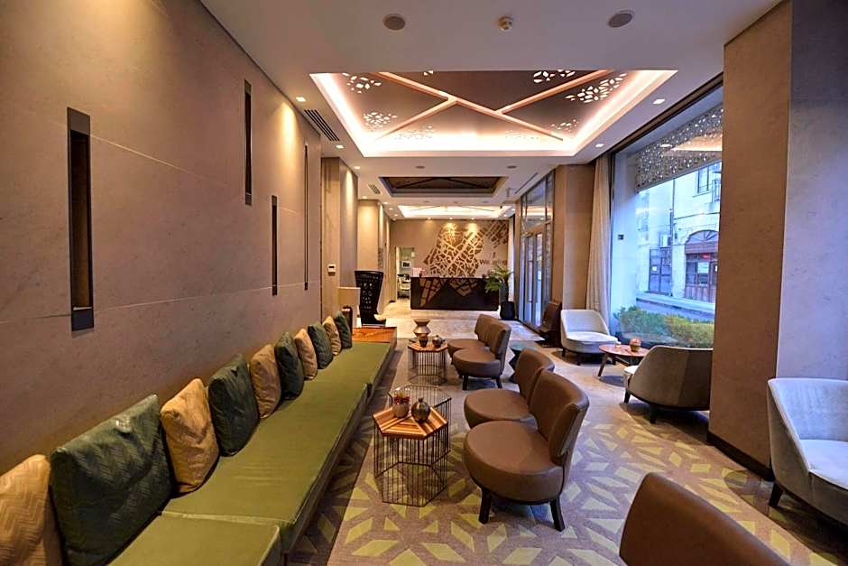 Waxwing Hotel