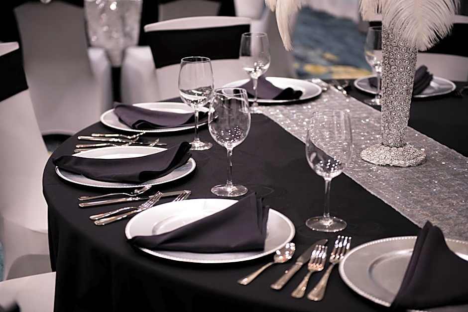 Holiday Inn & Suites Farmington Hills - Detroit NW, an IHG Hotel By IHG