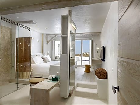 Deluxe Room With Outdoor Hot Tub - Partial Sea View