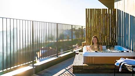 Suite with Balcony and Exterior Jacuzzi